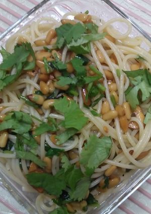 A picture of Pam's spaghetti pasta in olive oil & fine nuts....