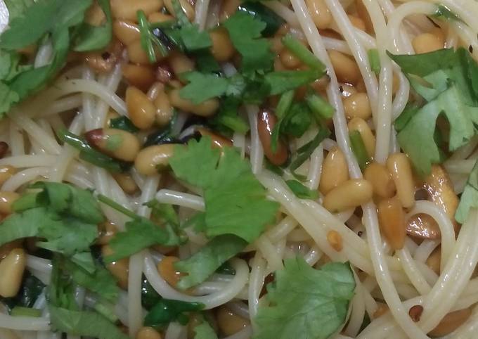 Pam's spaghetti pasta in olive oil & fine nuts...