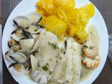 Merluza en Salsa Verde con Gambas y Almejas TMX