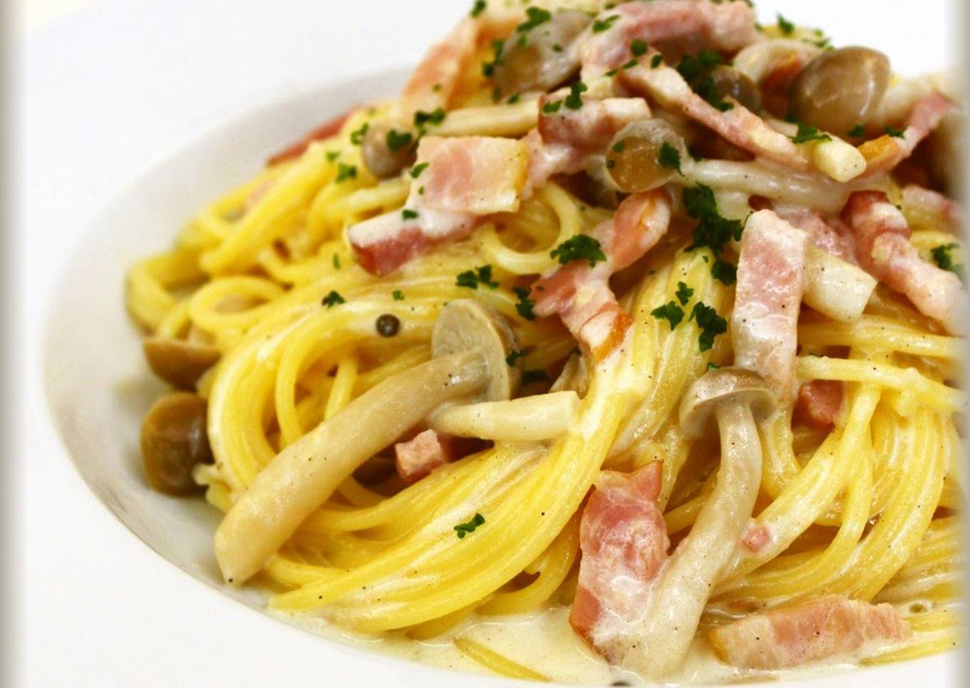 Easy Pasta with Mushrooms and Cream Cheese in a Bowl