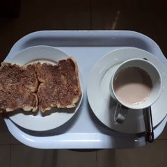 A picture of Bread with chocolate spread tea.