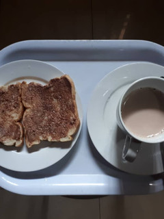 A picture of Bread with chocolate spread tea.
