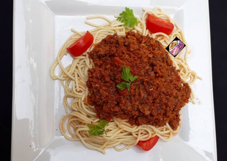 How to Make Any-night-of-the-week Spaghetti Bolognese (Italian Style)