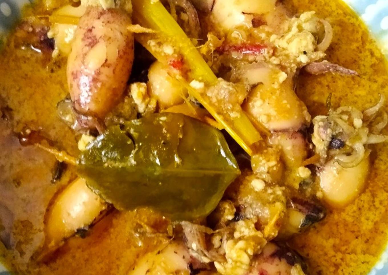 Gulai cumi isi tahu telur