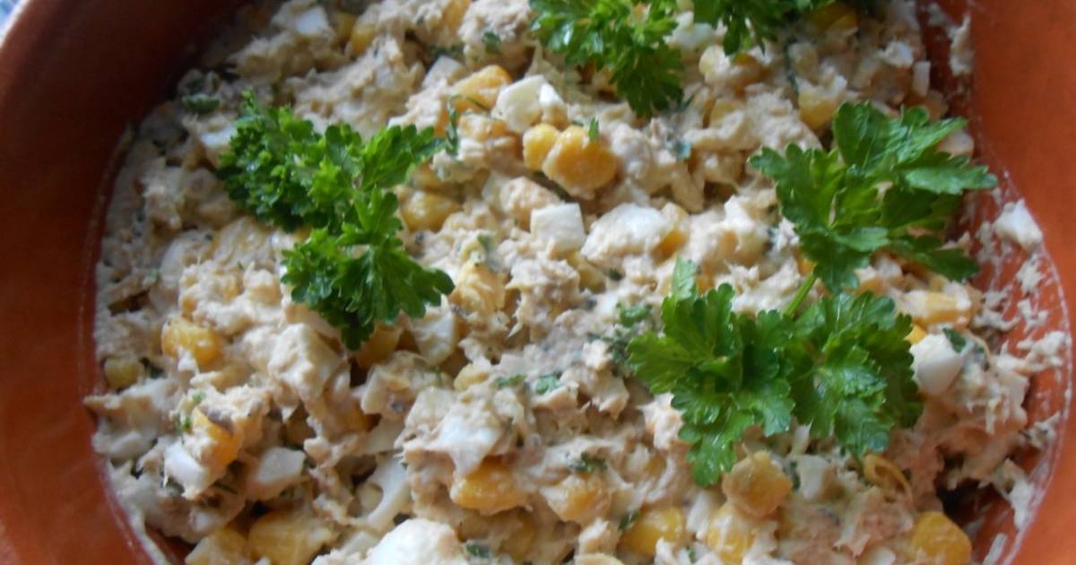 Рецепт салата из капусты с консервированной горбушей
