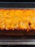 Budín acaramelado de manzanas y limón
