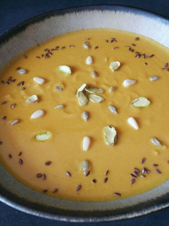 Una foto de Crema de zanahoria con frutos secos