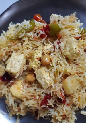 A picture of Paneer vegetable rice.