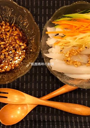 A picture of Sichuan-Style Spicy Cold Mung Bean Jelly (Liangfen).