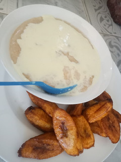A picture of Quaker oat and plantain.