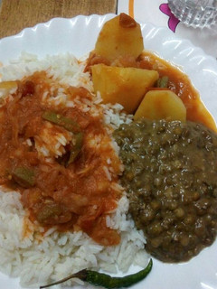 A picture of Coconut Ndengu(green grams) with rice.