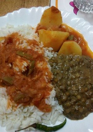A picture of Coconut Ndengu(green grams) with rice.