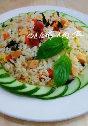 Hình của món Cơm chiên lá quế.