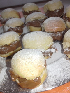 Una foto de Miguelitos rellenos de dulce de leche