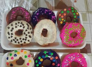 Una foto de Donas multicolores