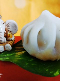 मोदक (modak recipe in marathi) रेसिपी चे मुख्य फोटो 