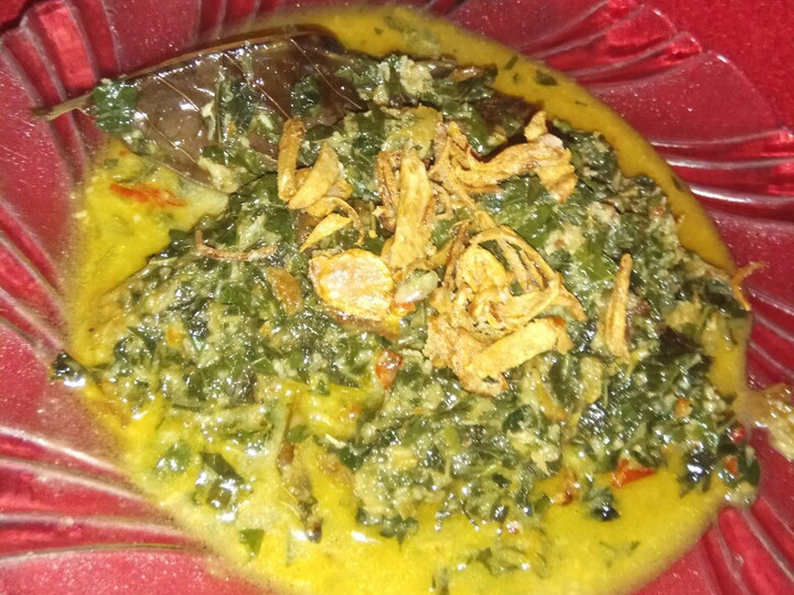 Cara Gampang Menyiapkan Urab Daun Singkong yang Lezat Sekali