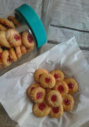 Foto resep Strawberry Cheese Thumbprint Cookies