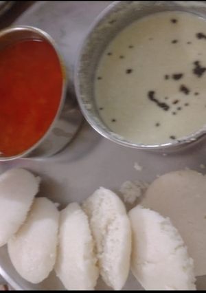 A picture of Rava Idli.