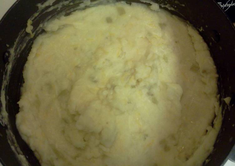 Recipe of Perfect Cheesy Chile Mashed Potatoes