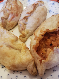 Una foto de Empanadas de manzana y frutos rojos