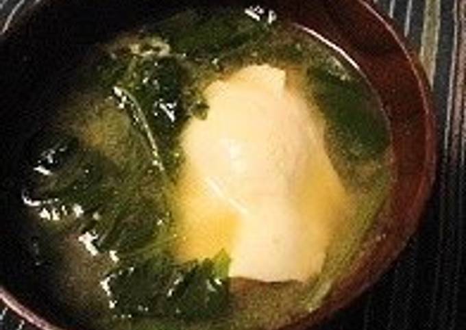 Recipe of Quick Miso Soup with Spinach and Poached Egg