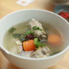 A picture of Chinese Celery with Pork Soup.