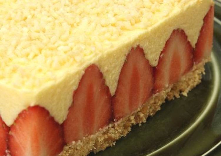 Easiest Way to Make Super Quick Homemade An Easy &#34;le Fraisier&#34; Style Cake with Lots of Strawberries