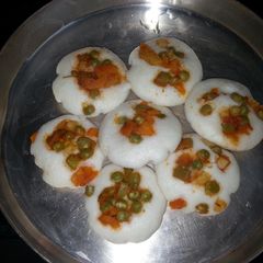 A picture of vegetable rice cake.
