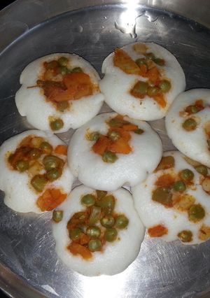 A picture of vegetable rice cake.