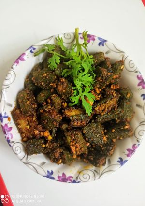 भरली भेंडी / मसाला भेंडी (masala bhendi recipe in marathi) रेसिपी चे मुख्य फोटो 