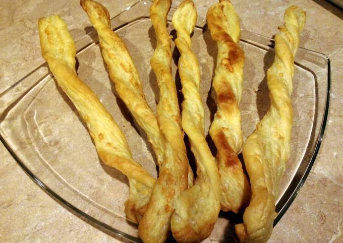 Pastry cheese straws