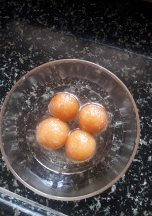બ્રેડ ના ગુલાબજાંબુ(bread na gulabjamun recipe in gujarati) રેસીપી મુખ્ય ફોટો