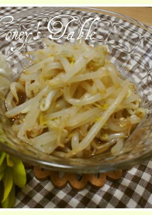 A picture of Quintessential Crispness! Parboiled Bean Sprouts and Sesame.