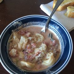 A picture of Crockpot Tortellini Soup.