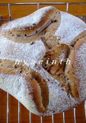 A picture of Black Rice Country Bread.