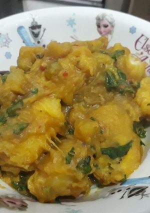 A picture of Yam with scent leaves porriage.