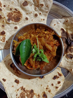 சவாலை வருவல் கறி(Onion Varuval Kari) (Savaalai varuval kari recipe in tamil) செய்முறை முக்கிய புகைப்படம்