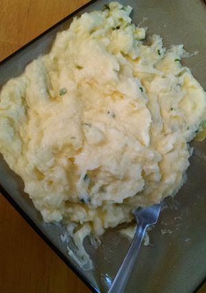 A picture of Sour cream & chive mashed potatoes.