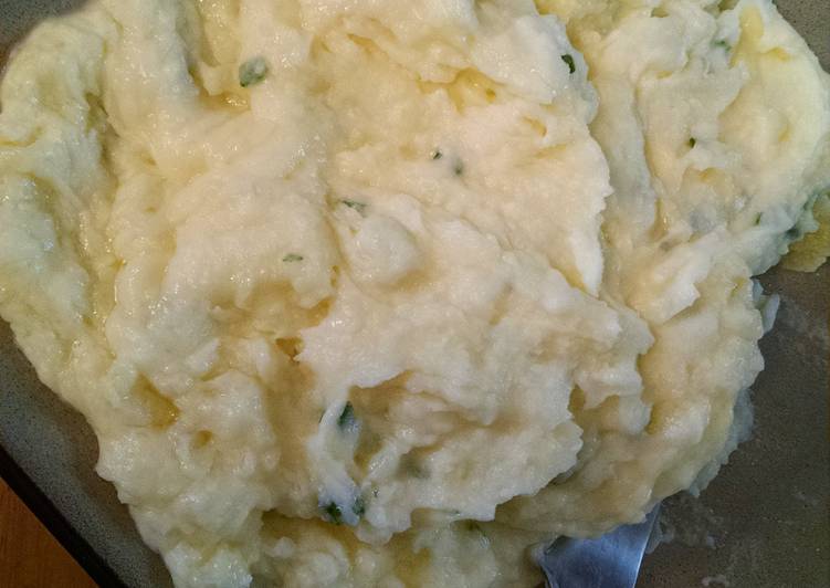 Sour cream &amp; chive mashed potatoes