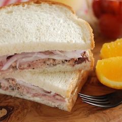 Canned Mackerel Sandwiches From the U.S. A picture of Canned Mackerel Sandwiches From the U.S..