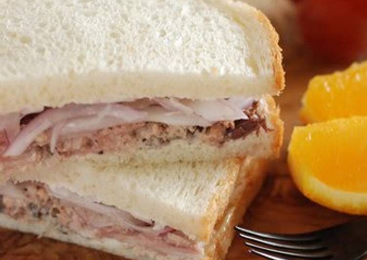 Canned Mackerel Sandwiches From the U.S.