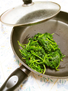 A picture of Saves Time, Water, and Gas! How To Boil Spinach.