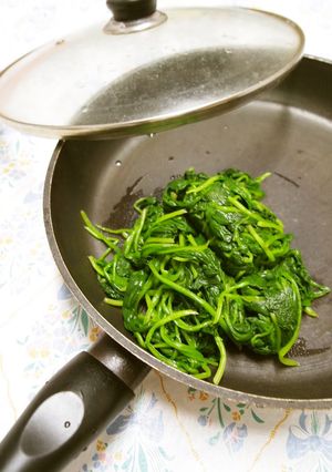 A picture of Saves Time, Water, and Gas! How To Boil Spinach.