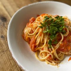 A picture of 🍝 Pasta Caprese, Fresh Tomato & Mozzarella.