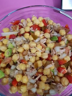 Una foto de Ensalada de garbanzos