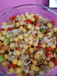 Una foto de Ensalada de garbanzos
