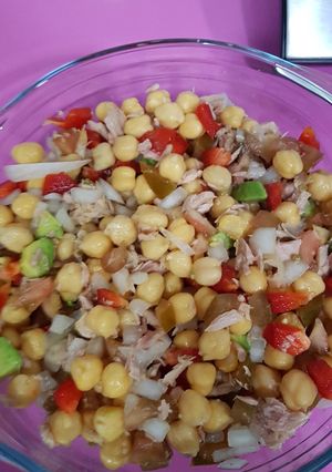 Una foto de Ensalada de garbanzos