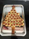 Albero di pasta sfoglia con würstel