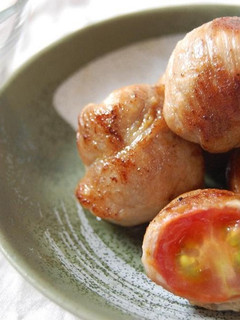A picture of Juicy Tomatoes Rolled In Pork.
